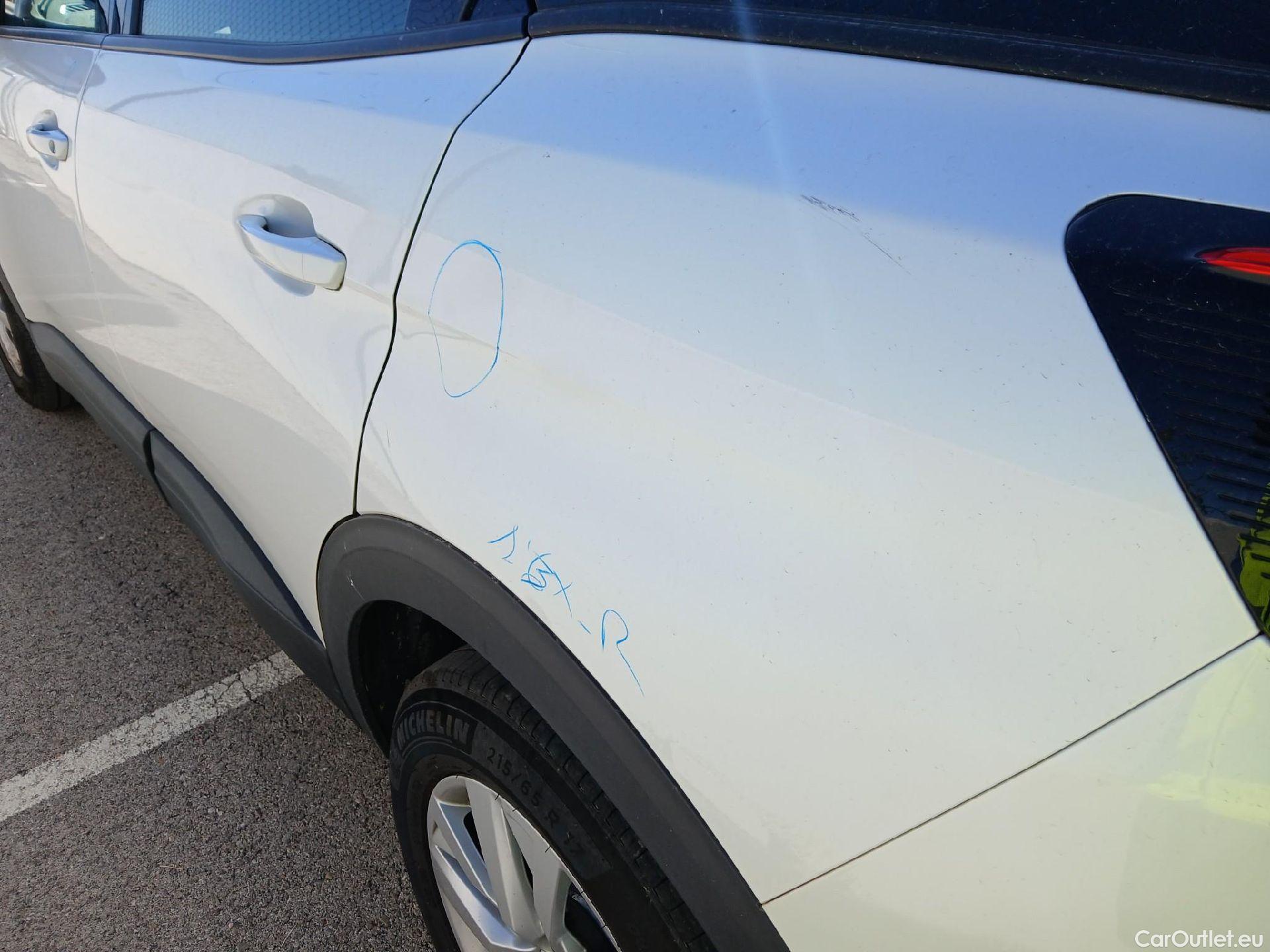  Peugeot  3008 PEUGEOT  / 2020 / 5P / todoterreno 1.5 BlueHDi 96kW Active Pack EAT8 #16