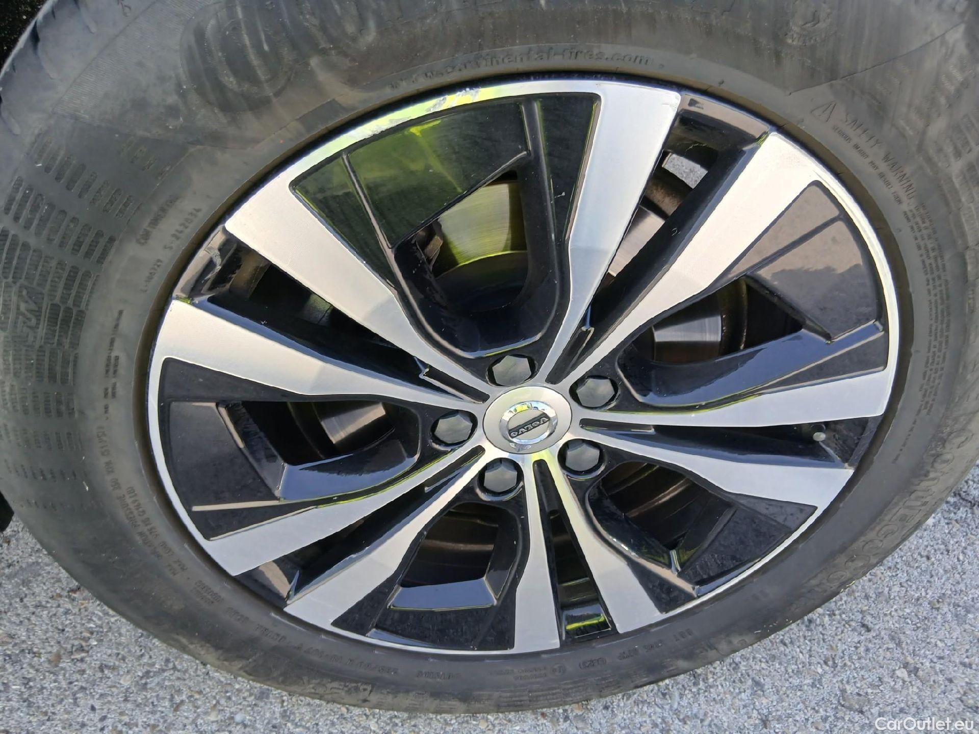  Volvo  XC60 VOLVO  / 2017 / 5P / todoterreno 2.0 B4 D Momentum Pro Auto #21