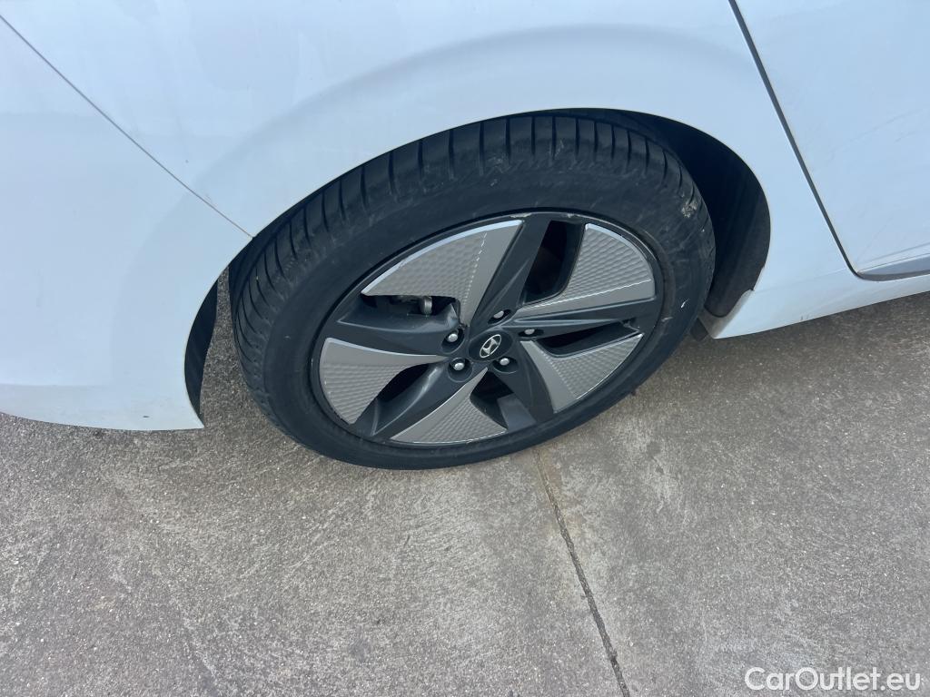  Hyundai   Ioniq HYUNDAI / 2019 / 5P / berlina con portón 1.6 GDI HEV Tecno DCT #22