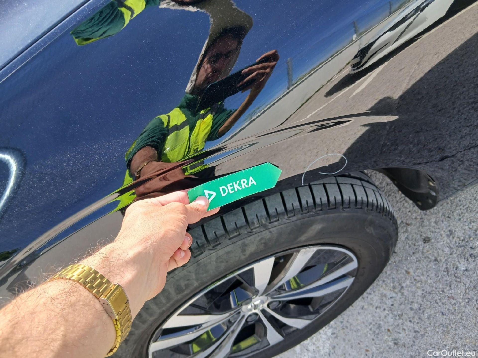  Volvo  XC60 VOLVO  / 2017 / 5P / todoterreno 2.0 B4 D Momentum Pro Auto #8