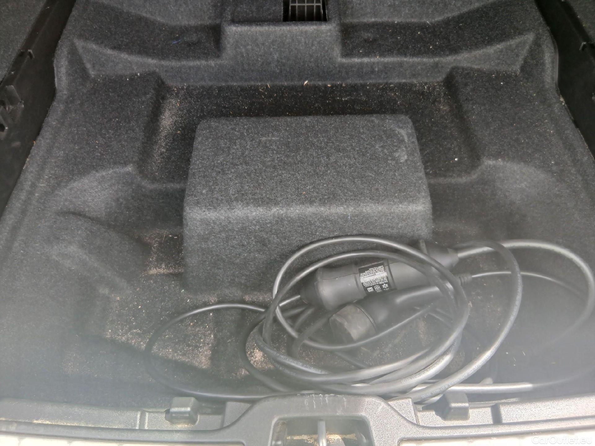  Volvo  XC 40 VOLVO XC40 / 2017 / 5P / todoterreno 1.5 T4 Twin Recharge R-Design Auto #39