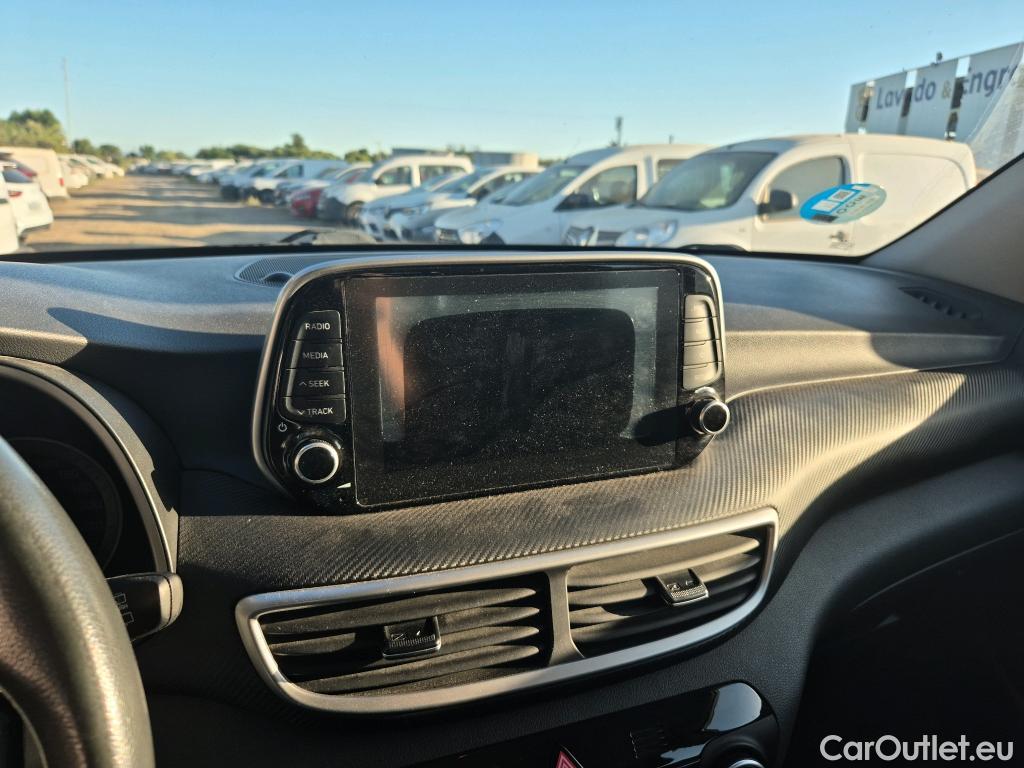  Hyundai  Tucson HYUNDAI  / 2018 / 5P / todoterreno 1.6 CRDI 85kW (116CV) 48V SLE 4X2(SP)(SL) #17