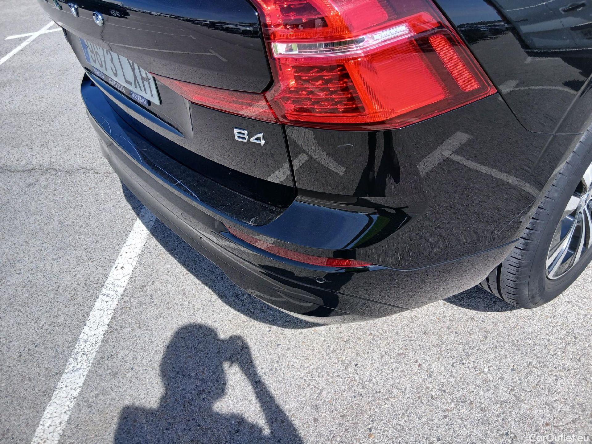  Volvo  XC60 VOLVO  / 2017 / 5P / todoterreno 2.0 B4 D Momentum Pro Auto #24