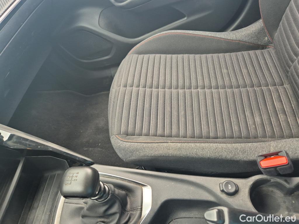 Peugeot  2008 PEUGEOT  / 2019 / 5P / todoterreno Active Puretech 100 S&S BVM6 #16