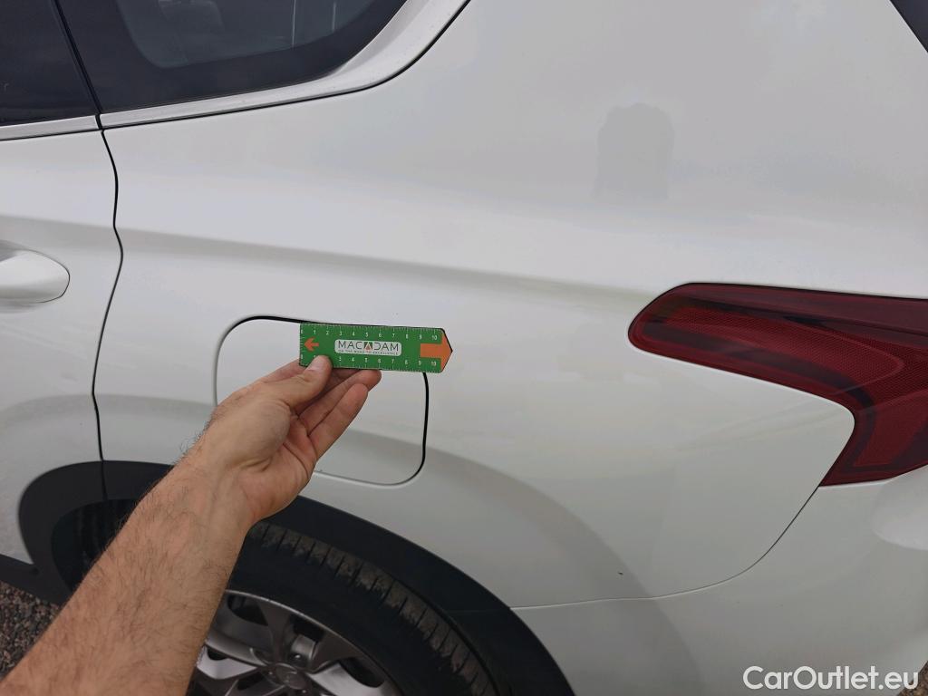  Hyundai  Santa Fe HYUNDAI  / 2018 / 5P / todoterreno 2.0 CRDi Essence 4x2 SR #24