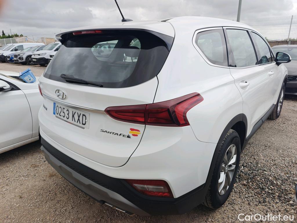  Hyundai  Santa Fe HYUNDAI  / 2018 / 5P / todoterreno 2.0 CRDi Essence 4x2 SR #3