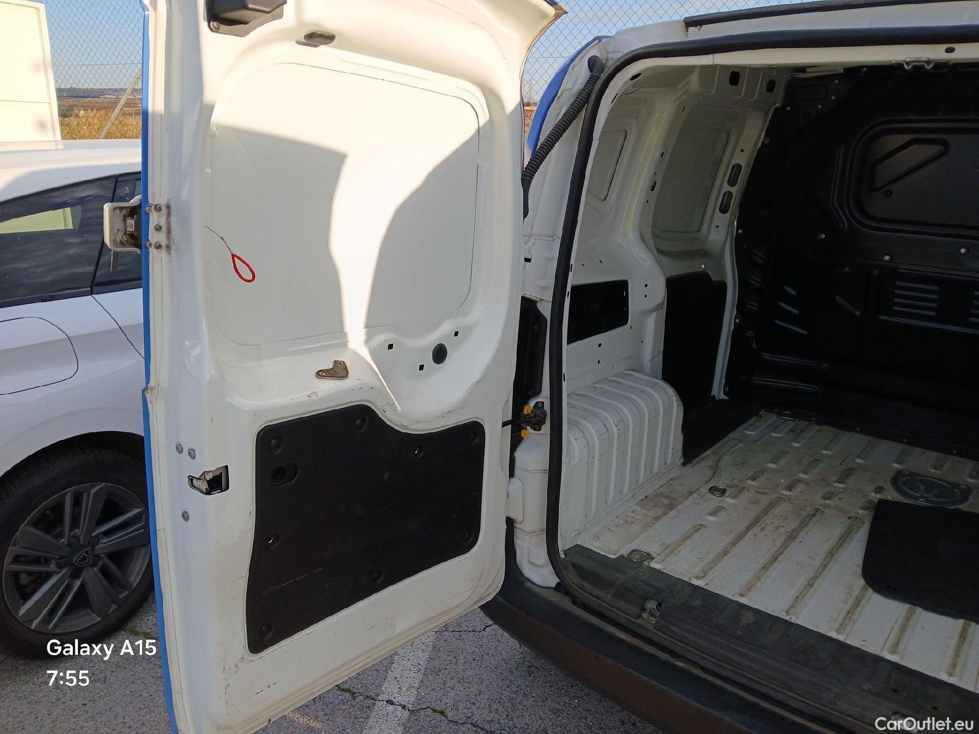  Fiat  Fiorino FIAT  / 2016 / 3P / furgón derivado de turismo Cargo Base N1 1.3 MJet 59 kW (80 CV) #8