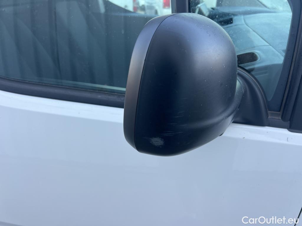  Citroen  Berlingo CITROEN  / 2018 / 4P / furgón derivado de turismo Talla M BlueHDi 100 CLUB #23