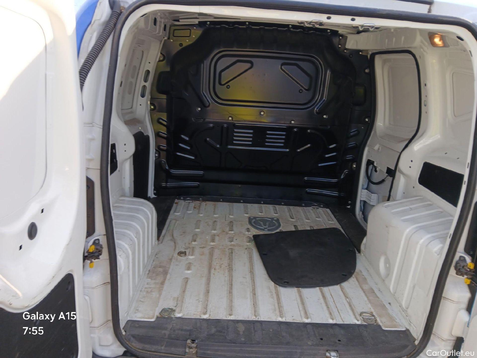  Fiat  Fiorino FIAT  / 2016 / 3P / furgón derivado de turismo Cargo Base N1 1.3 MJet 59 kW (80 CV) #7