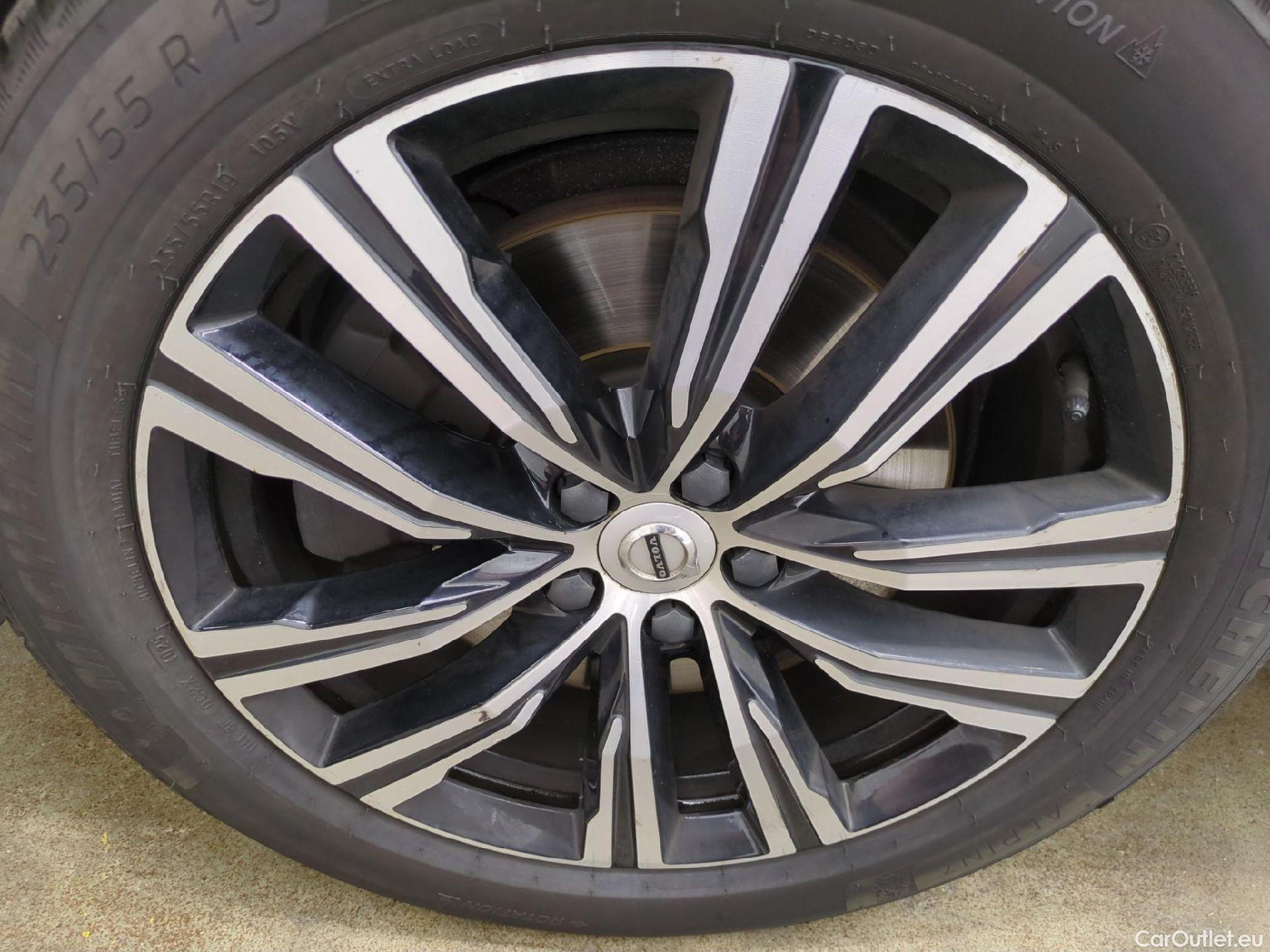  Volvo  XC60 VOLVO  / 2021 / 5P / SUV B4 AWD 197 Geartro 8 Inscrip Luxe #6