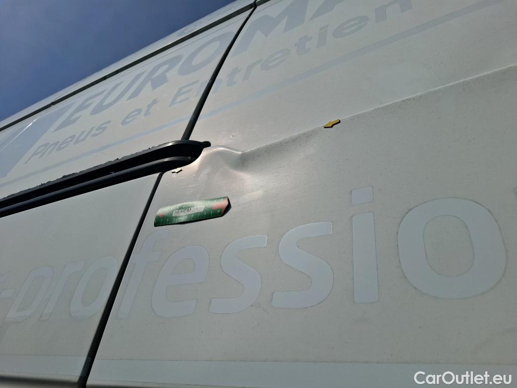  Renault  Master  III Fourgon L3H2 3 5 Grand Confort dCi 125CV BVM6 E5 #25
