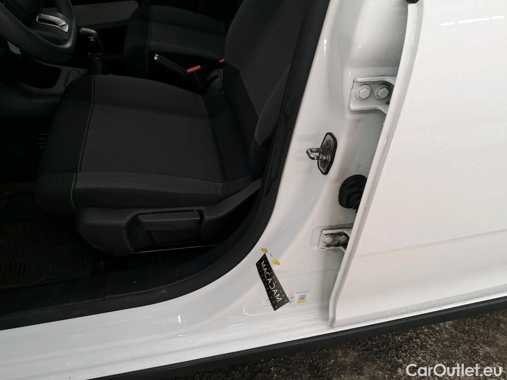  Citroen  C3 CITROEN  / 2016 / 5P / Berline PureTech 82 S&S BVM Feel Business #8