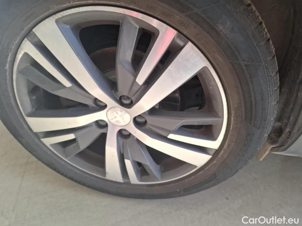  Peugeot  3008  Allure 1.5 HDi 130CV BVA8 E6d #50