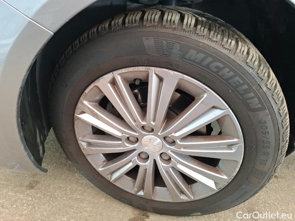  Peugeot  308  Allure 1.2 PureTech 130CV BVA8 E6d #13