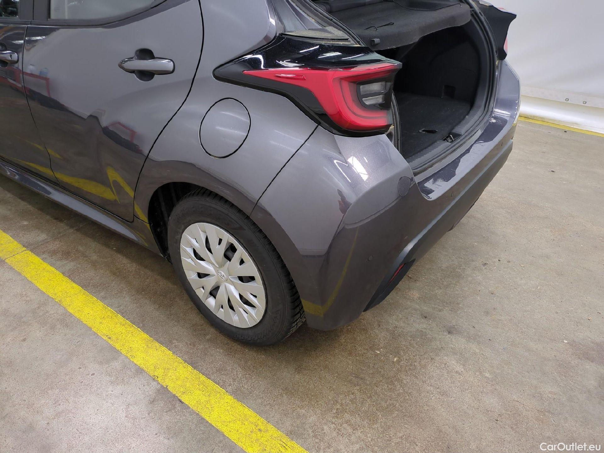  Toyota  Yaris TOYOTA  Hybride / 2019 / 5P / Berline Hybride 116h Dynamic Business Beyond Zer #30