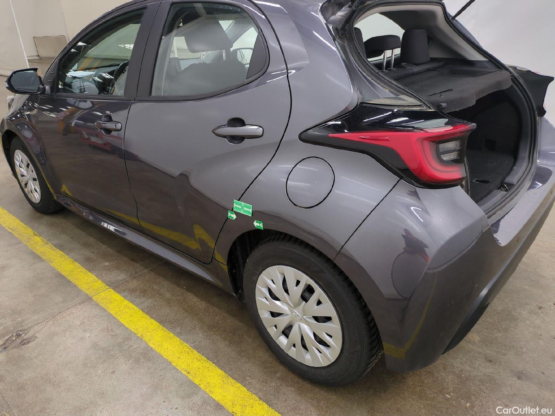  Toyota  Yaris TOYOTA  Hybride / 2019 / 5P / Berline Hybride 116h Dynamic Business Beyond Zer #24