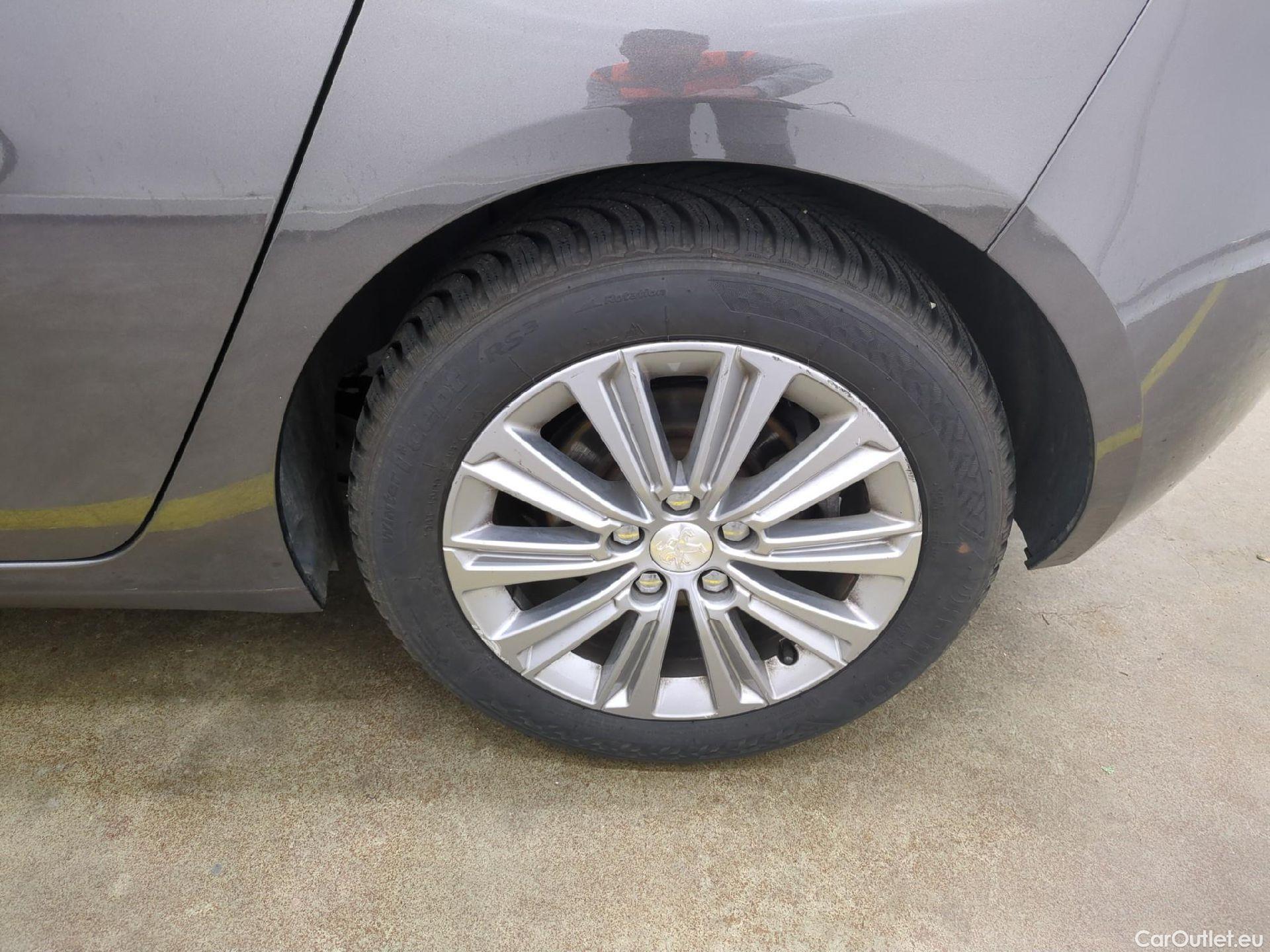  Peugeot  308  Allure 1.2 PureTech 130CV BVA8 E6d / GARANTIE STELLANTIS 10 ANS VOIR PHOTO 2 #8