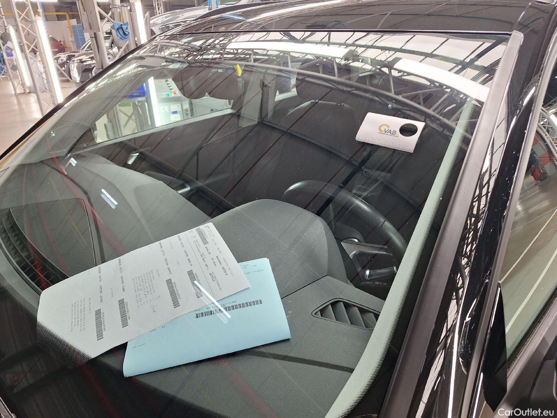  Audi  Q3 Audi,  '18, Audi  35 TDI S tronic S line Business Edition 5d #28