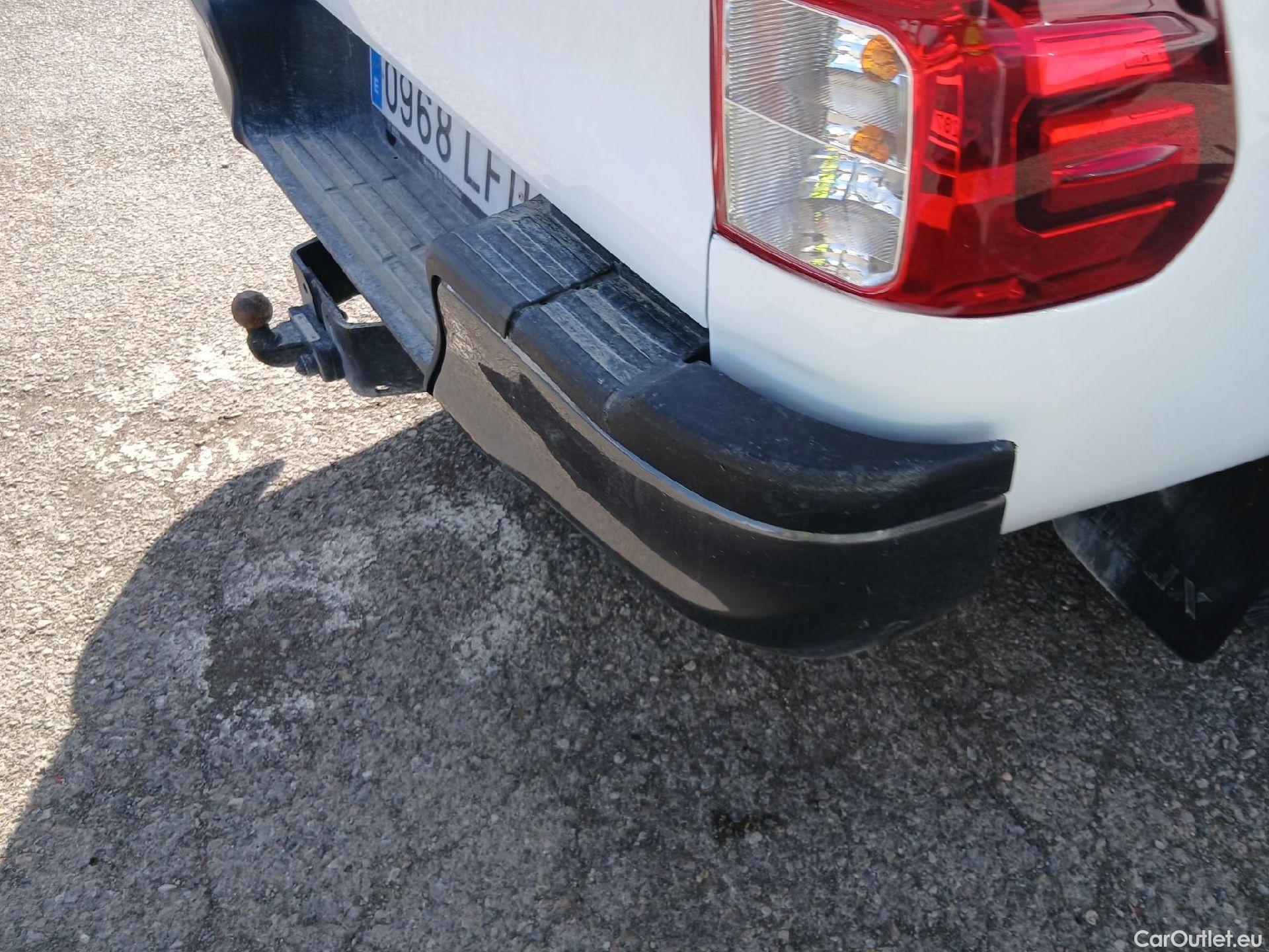  Toyota  Hilux TOYOTA  / 2016 / 4P / pickup 2.4 D-4D Cabina Doble GX #22
