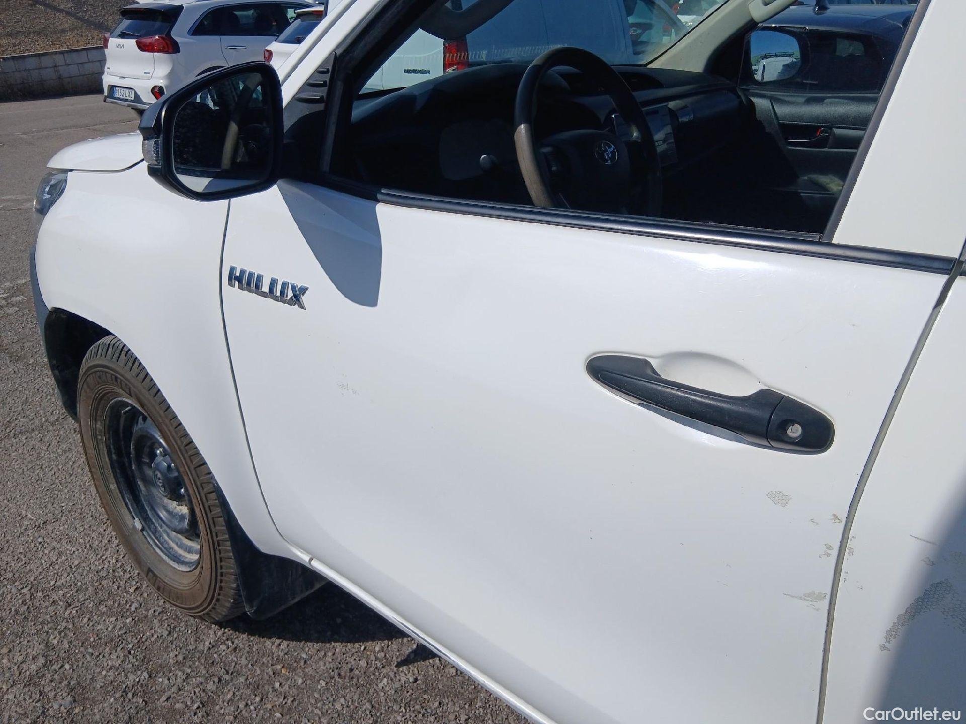  Toyota  Hilux TOYOTA  / 2016 / 4P / pickup 2.4 D-4D Cabina Doble GX #13