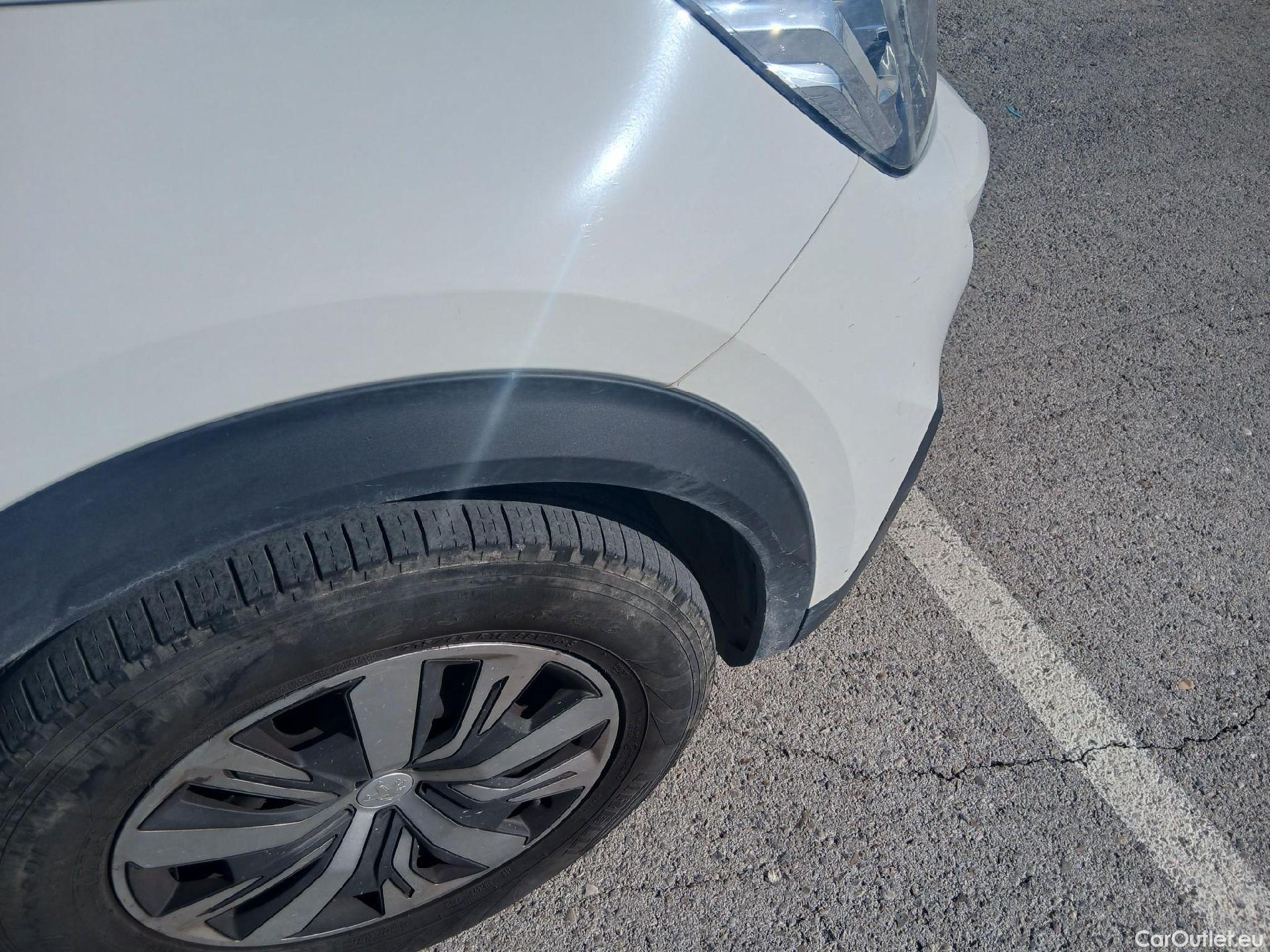  Peugeot  2008 PEUGEOT  / 2019 / 5P / todoterreno Active BlueHDI 81kW (110CV) #47
