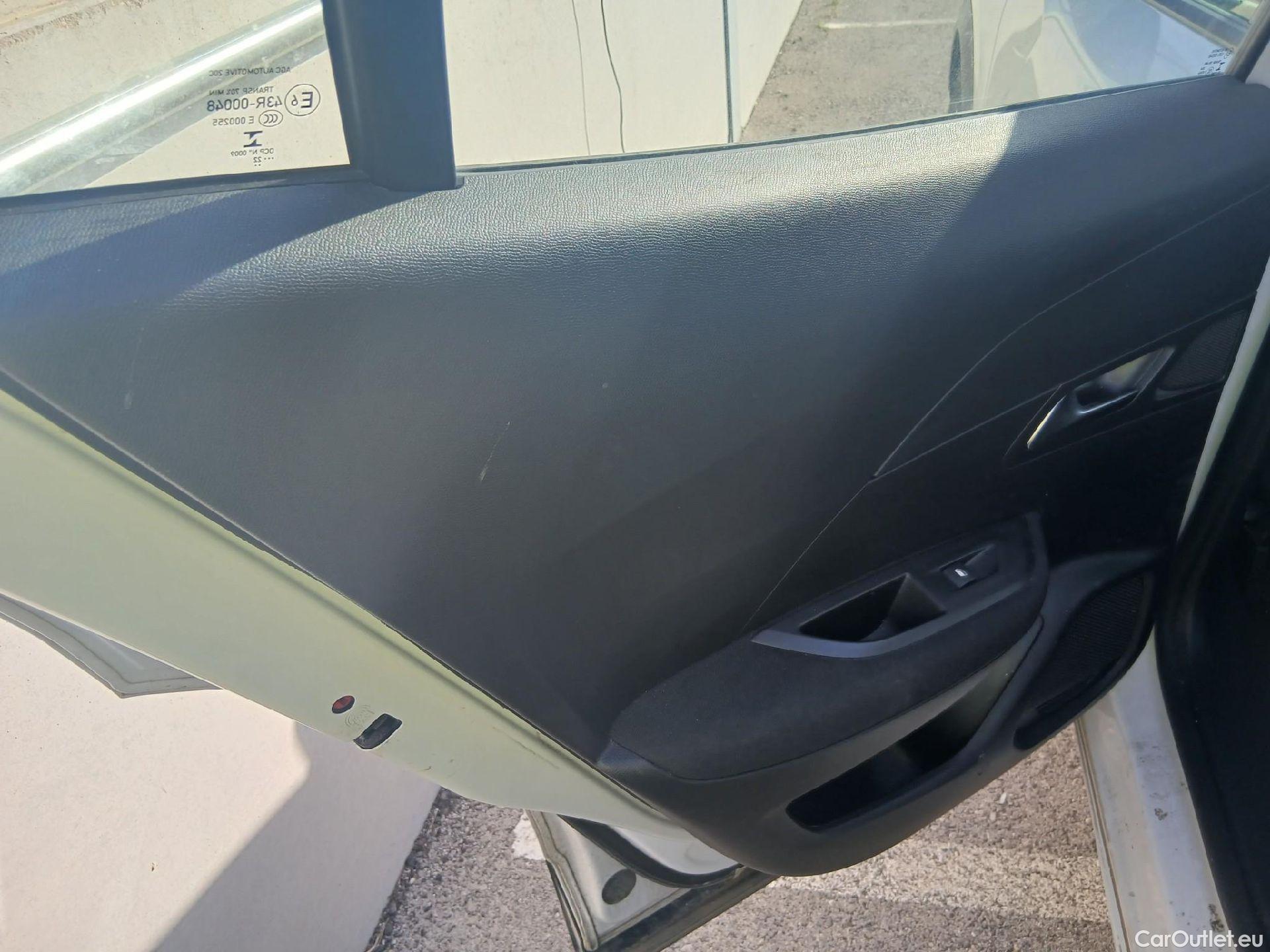  Peugeot  2008 PEUGEOT  / 2019 / 5P / todoterreno Active BlueHDI 81kW (110CV) #7