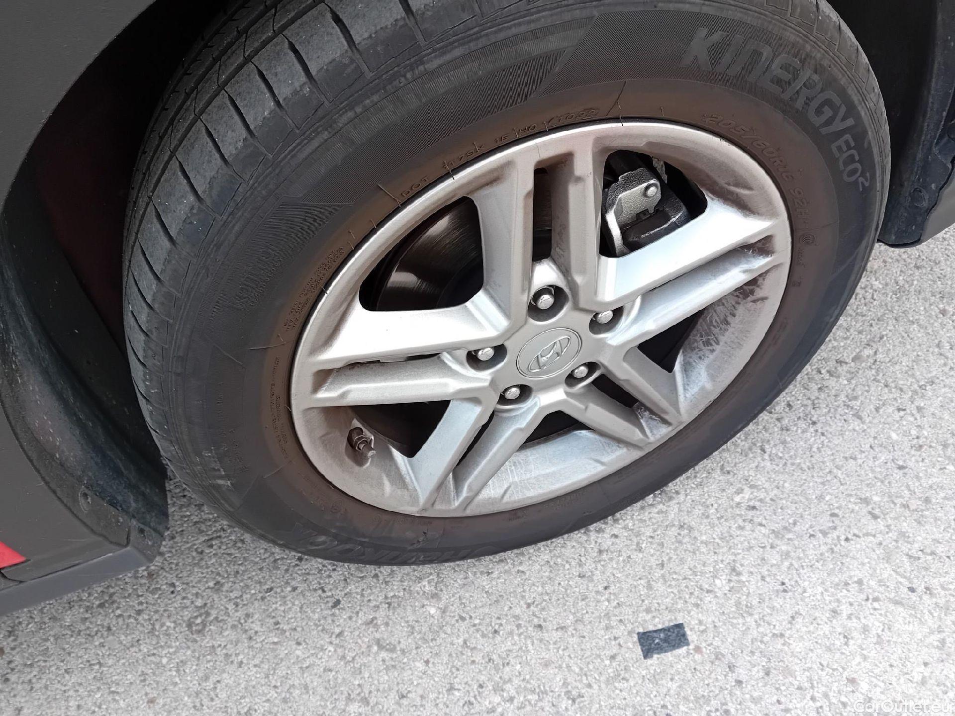  Hyundai  Konna HYUNDAI Kona / 5P / 1.0 TGDI Maxx 4X2 110 CV #27