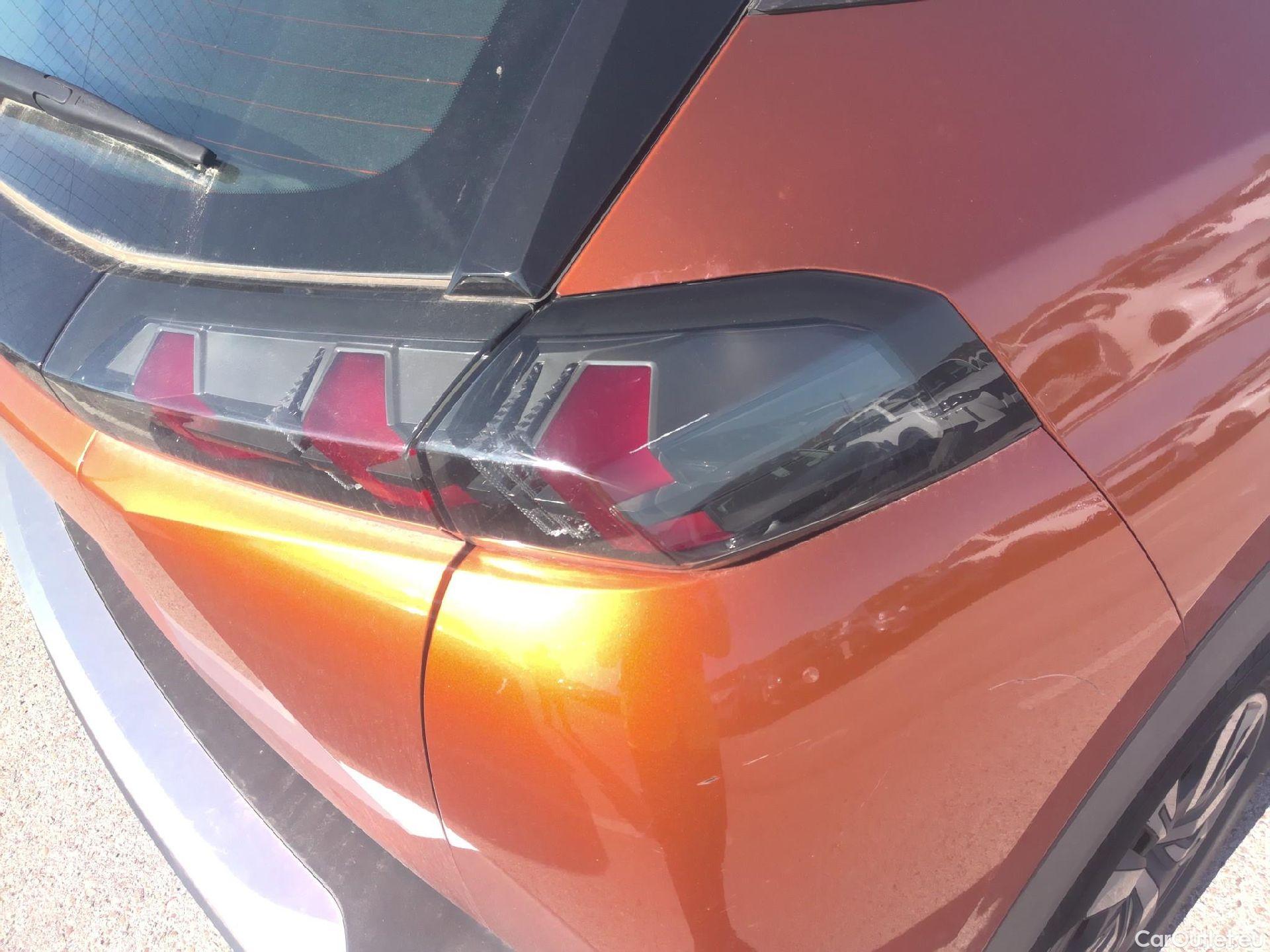  Peugeot  2008 PEUGEOT  / 2019 / 5P / todoterreno Active BlueHDI 81kW (110CV) #26