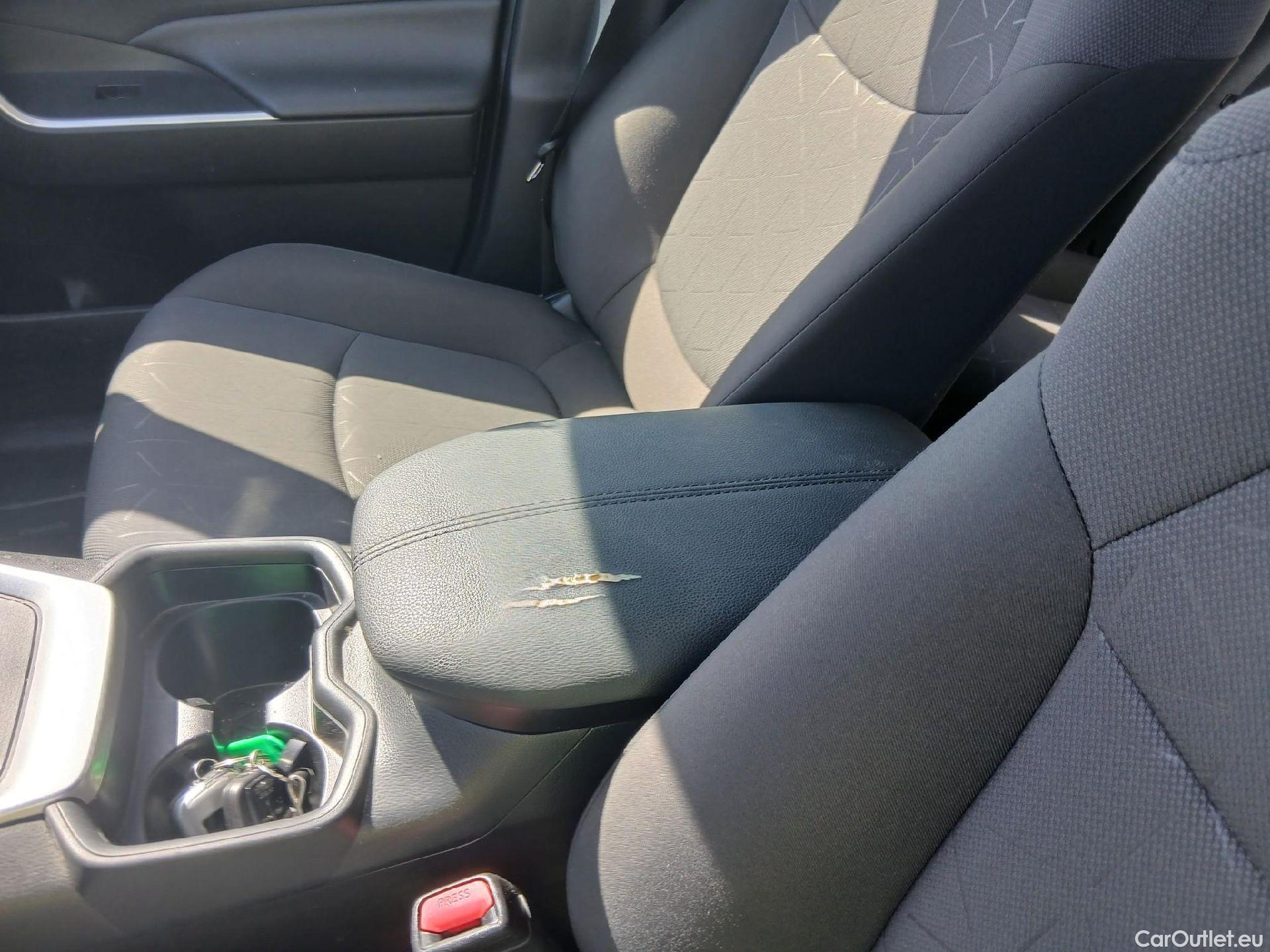  Toyota  RAV4 TOYOTA  / 2018 / 5P / todoterreno 2.5l 220H Business #4