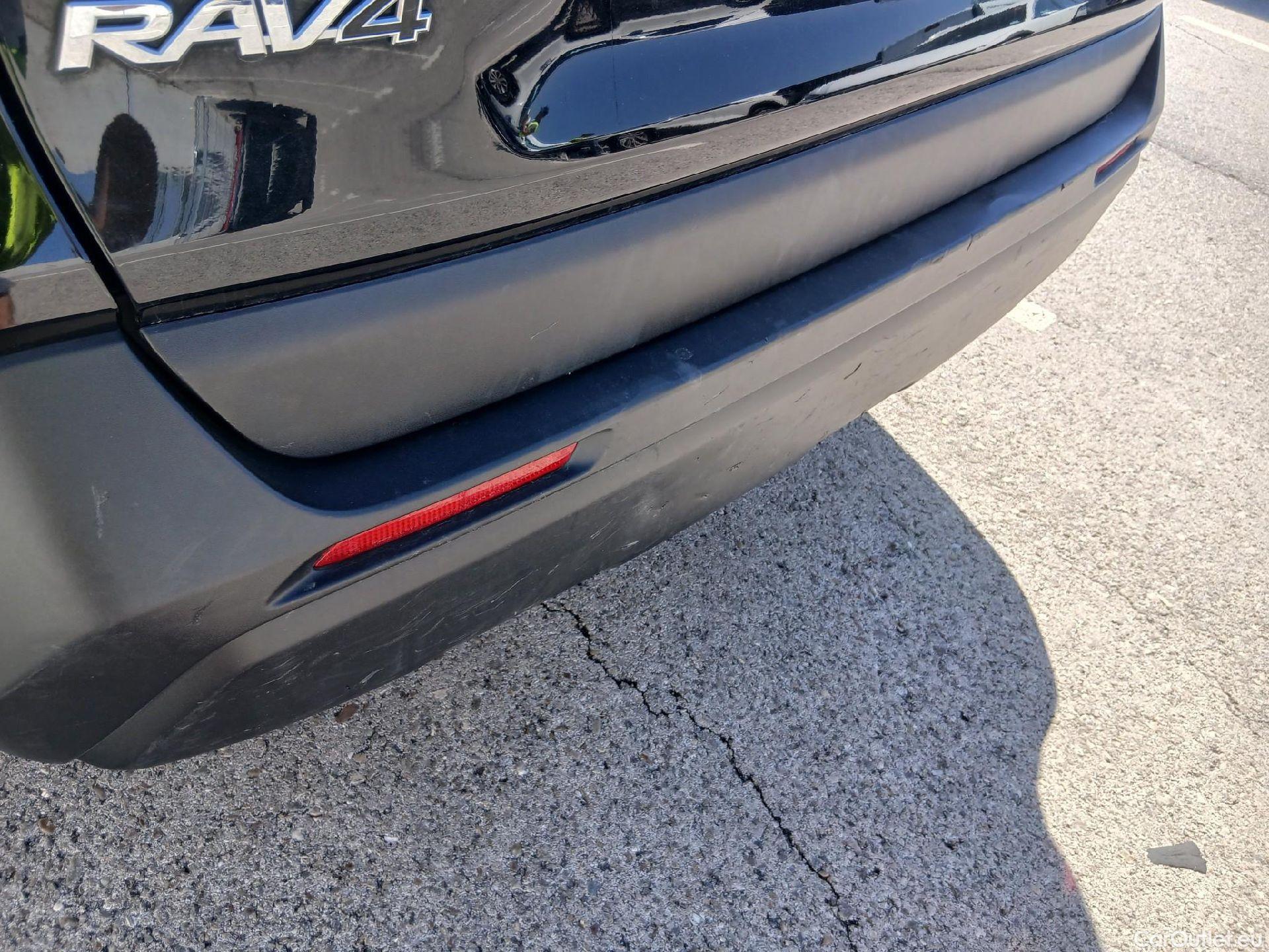  Toyota  RAV4 TOYOTA  / 2018 / 5P / todoterreno 2.5l 220H Business #26