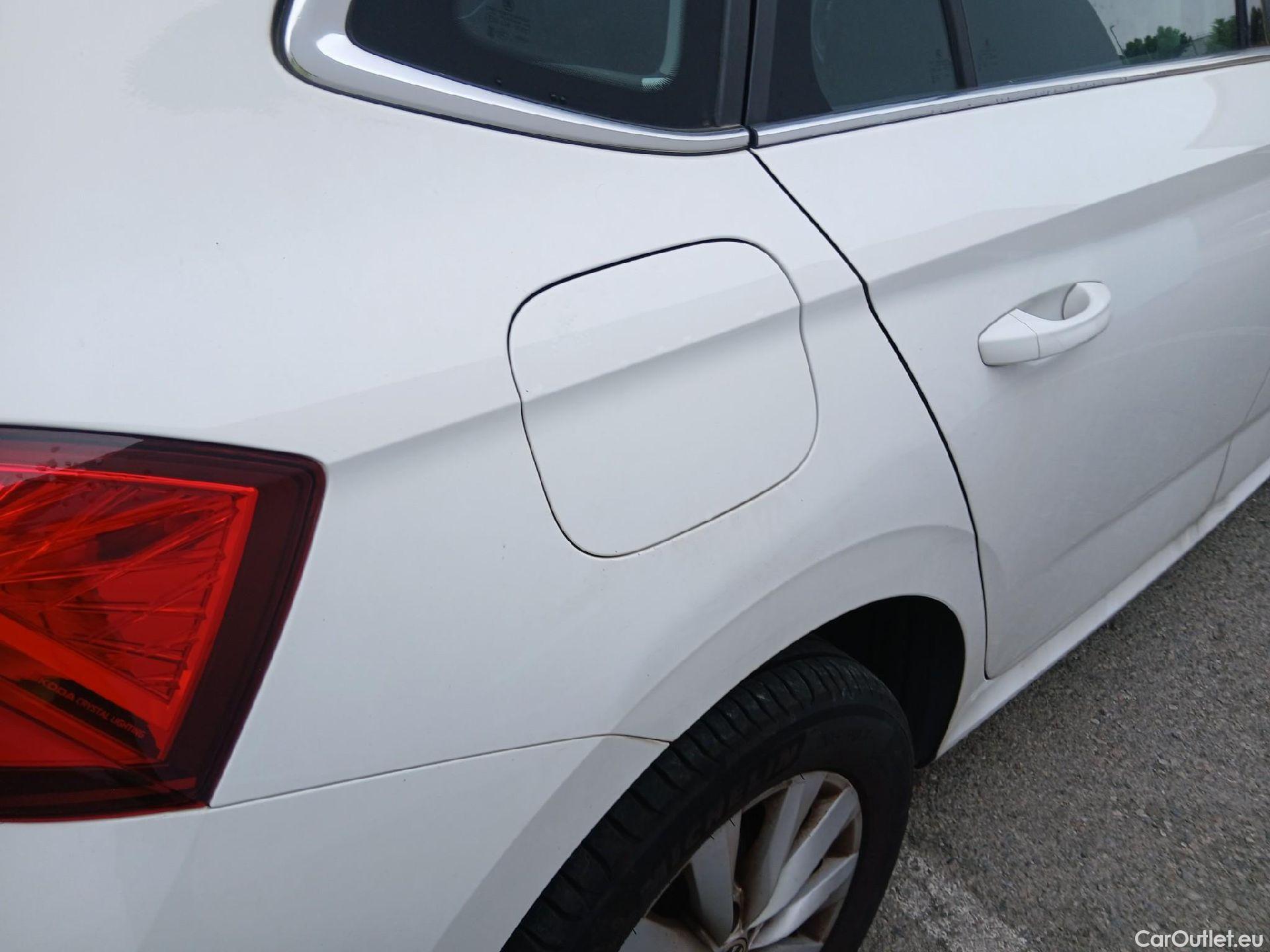  Skoda  KAMIQ SKODA  1.0 TSI 81kW (110CV) DSG Ambition (CX) #14