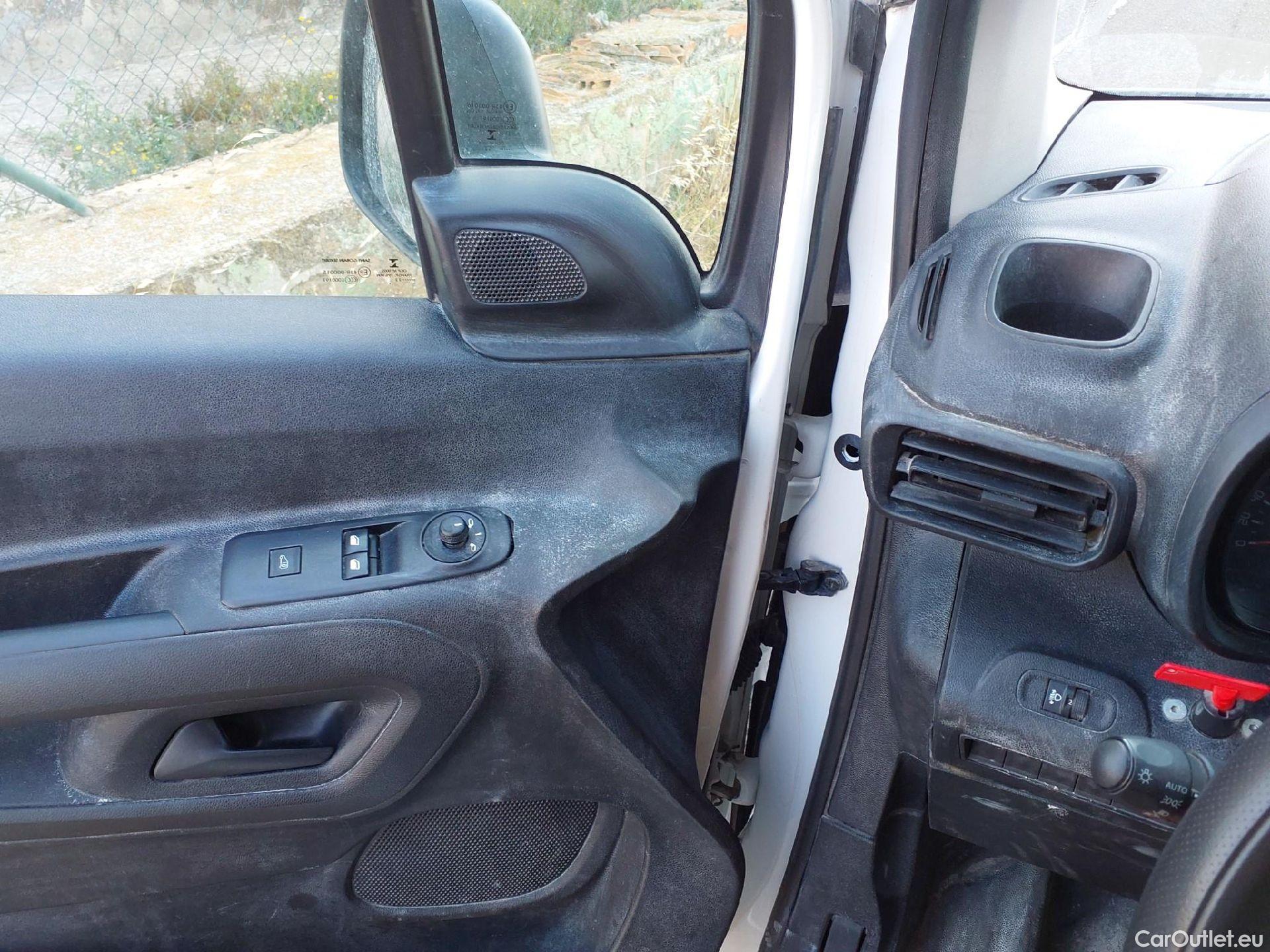  Citroen  Berlingo CITROEN  / 2018 / 3P / furgón derivado de turismo Talla M BlueHDi 100 CONTROL #4