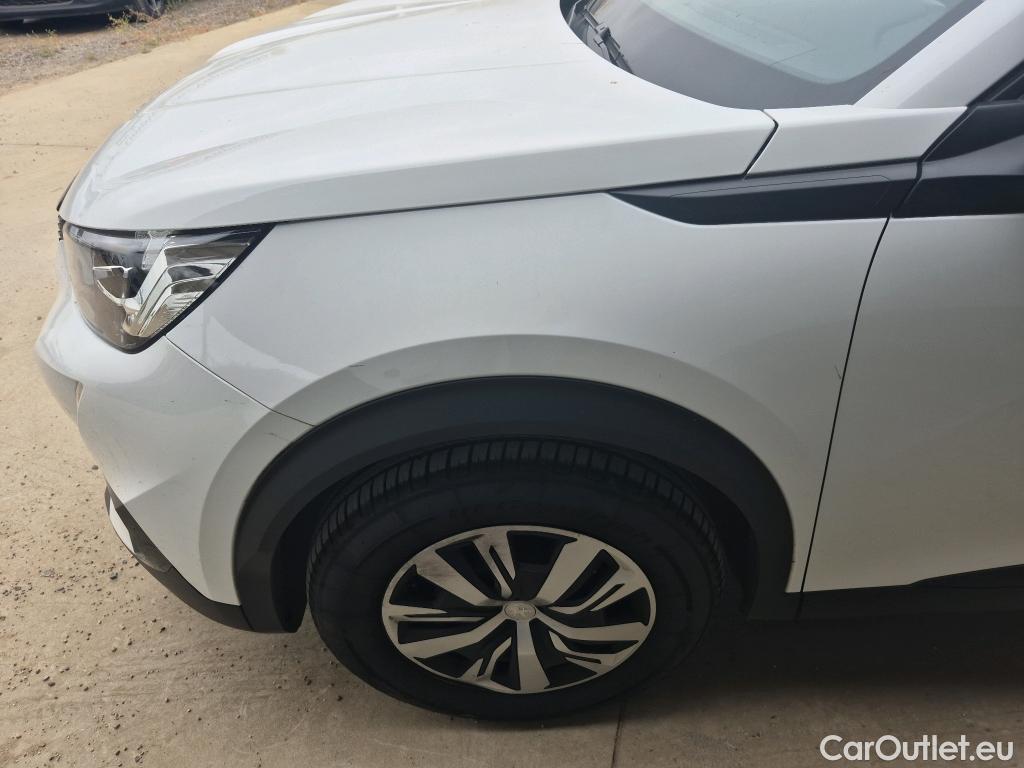  Peugeot  2008 PEUGEOT  / 2019 / 5P / todoterreno Active Puretech 100 S&S BVM6 #29