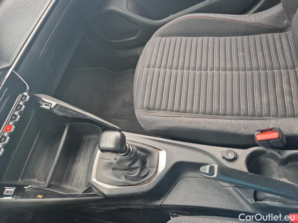 Peugeot  2008 PEUGEOT  / 2019 / 5P / todoterreno Active Puretech 100 S&S BVM6 #17