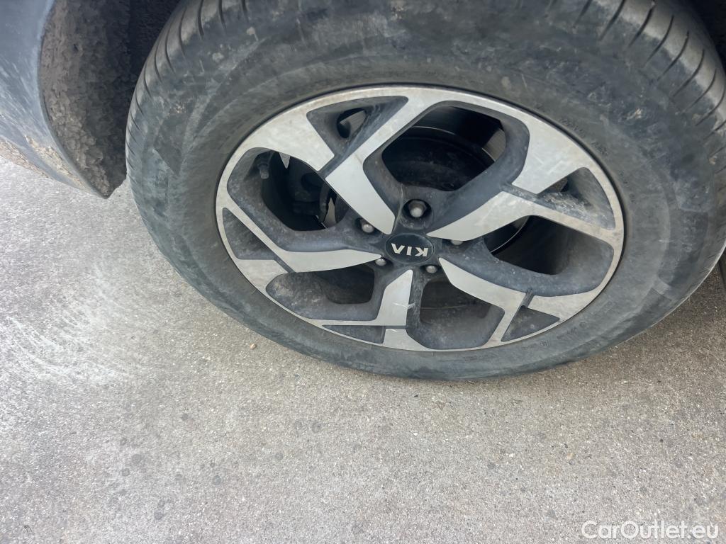  KIA  Sportage KIA  1.6MHEV Drive 136 CV 4x2(Crist Tintados) #1