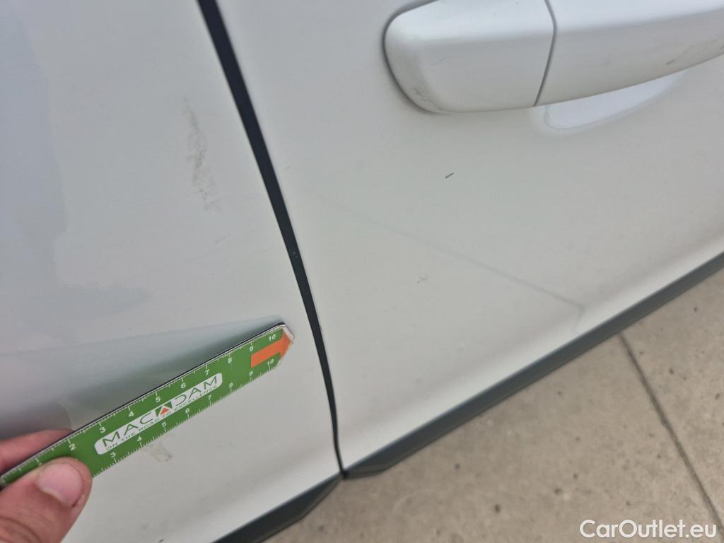  Peugeot  2008 PEUGEOT  / 2019 / 5P / todoterreno Active Puretech 100 S&S BVM6 #34