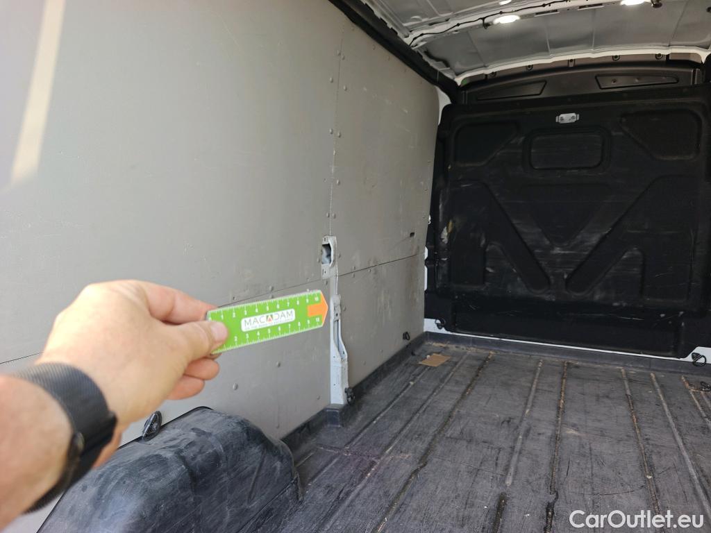  Ford  Transit FORD  / 2013 / 4P / furgón 350 96kW L3H2 Van Trend FWD #51