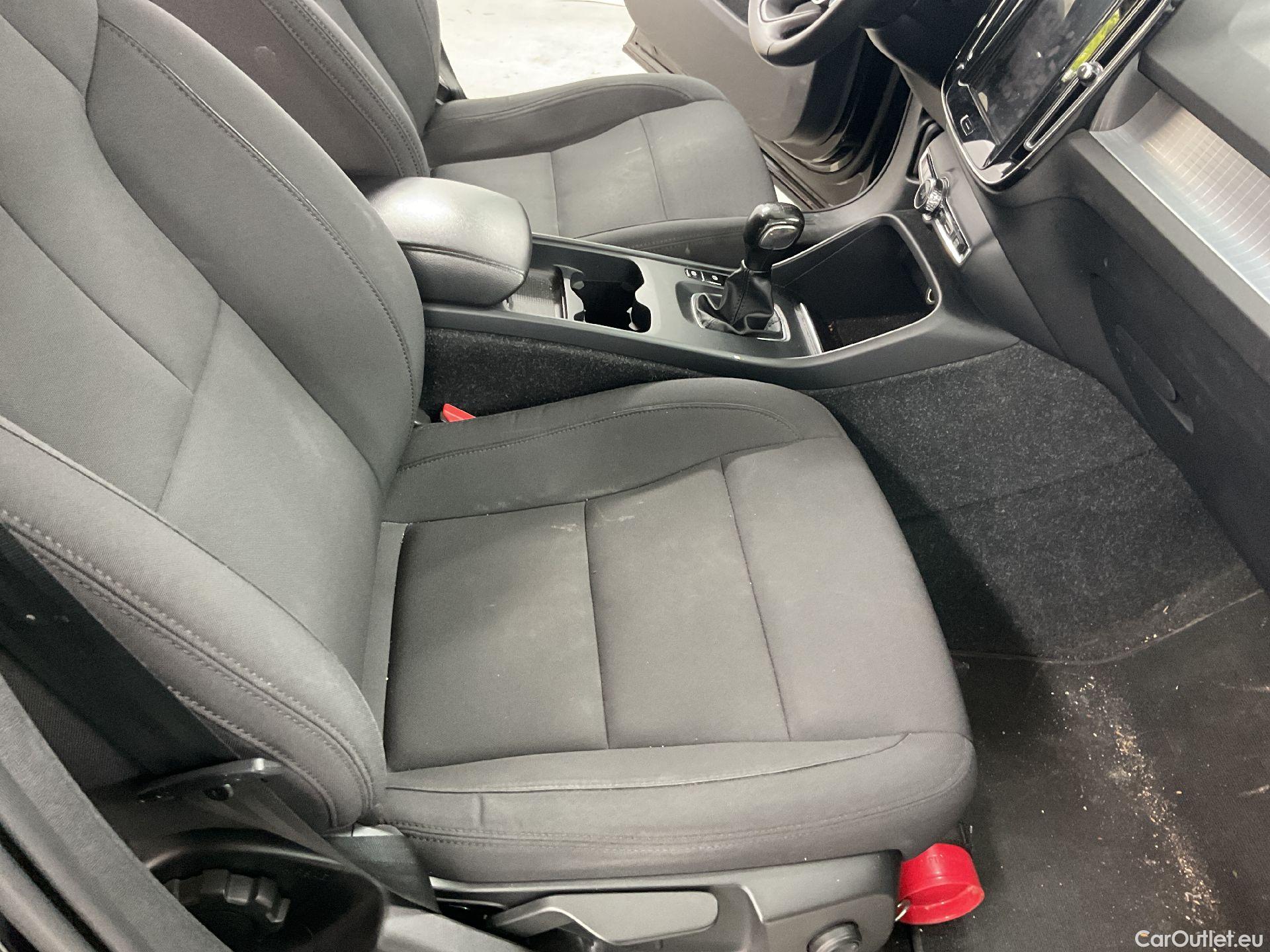  Volvo  XC 40 Volvo, XC40 '17, Volvo XC40 T3 Momentum Pro 5d !!No COC!! #1