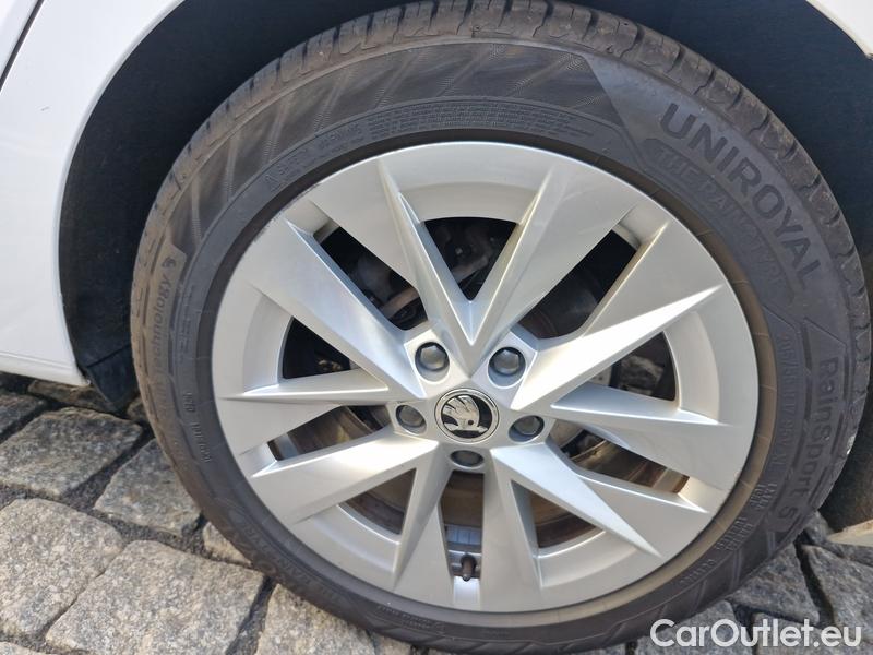  Skoda  Octavia  Combi (NX3)(2020) Oct.Com.1.5e-TEC 110 Style AT #12