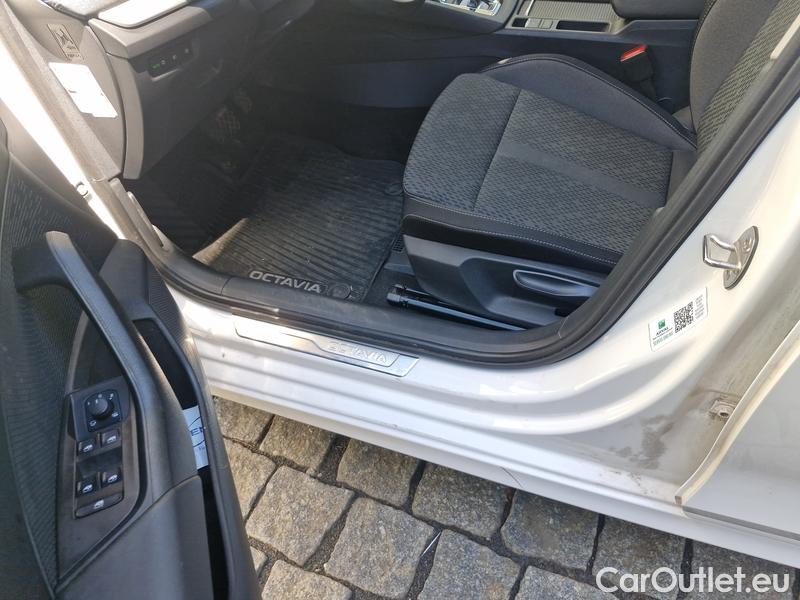 Skoda  Octavia  Combi (NX3)(2020) Oct.Com.1.5e-TEC 110 Style AT #6