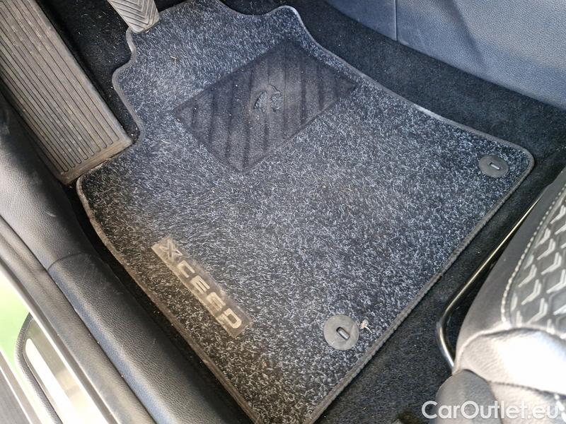  KIA  XCeed  (2019)  1.5 T-GDI Exclusive 5d #10