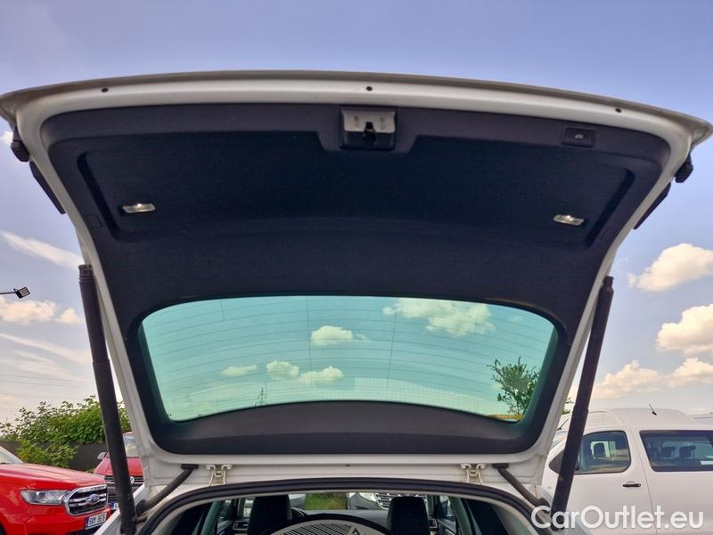  Skoda  Superb  Combi (3V5)(2015) Sup.C.2.0TSI 206 Scout 4x4 AT #10