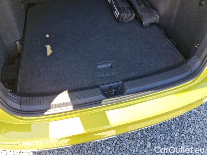  Volkswagen  Golf  VIII Variant (CG5) 2020 Var.2.0TDI 110 Style AT #20