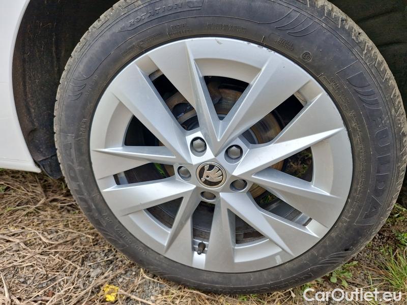  Skoda  Octavia  Combi (NX3)(2020) Oct.Combi 1.5TSI 110 Style #8