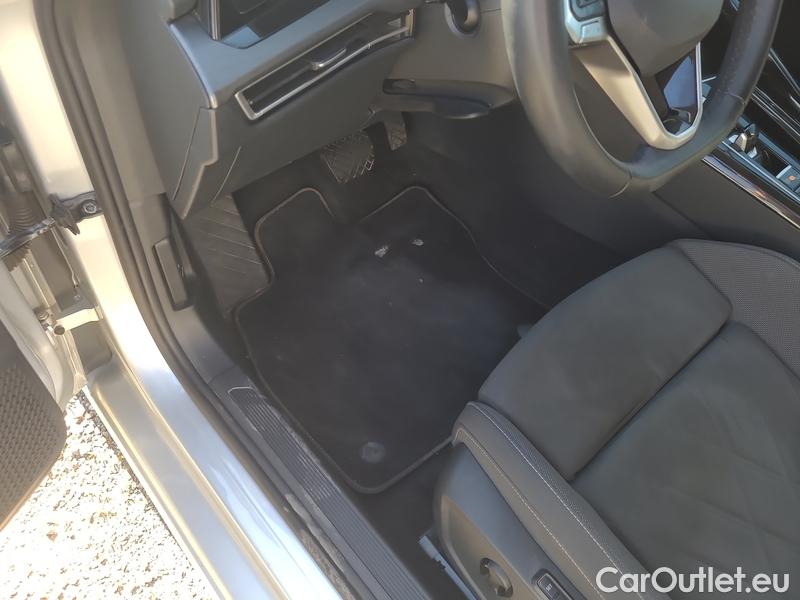  Volkswagen  Golf  VIII Variant (CG5) 2020 Var.2.0TDI 110 Style AT #8