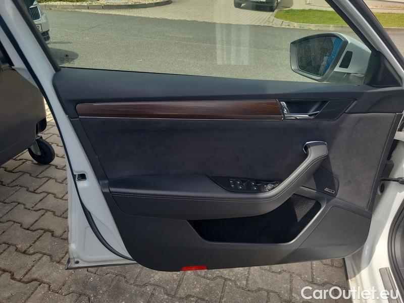  Skoda  Superb  Combi (3V5)(2015) Sup.C.2.0TSI 206 Scout 4x4 AT #4