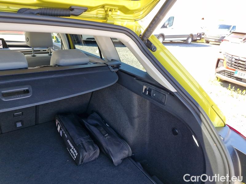  Volkswagen  Golf  VIII Variant (CG5) 2020 Var.2.0TDI 110 Style AT #23
