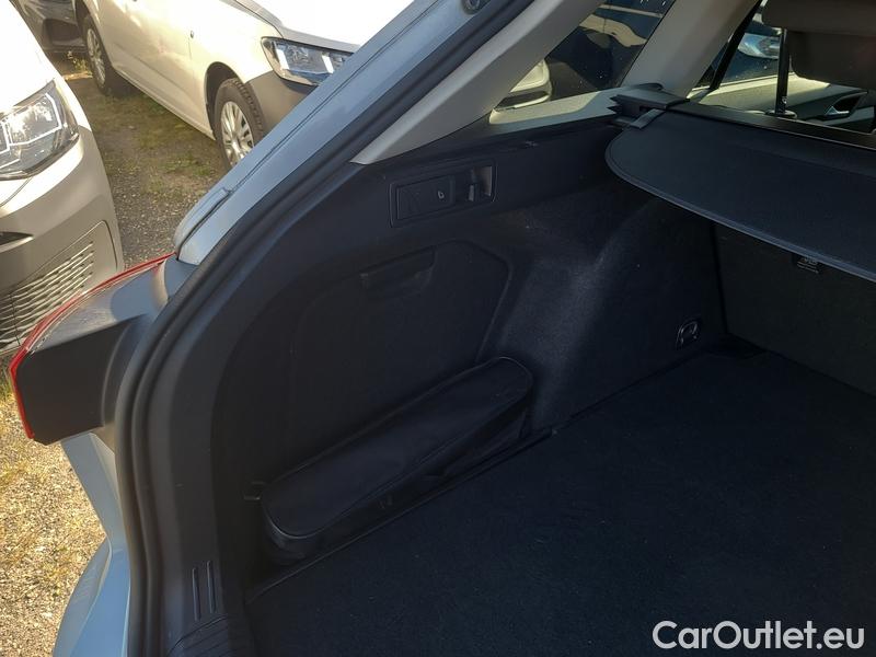  Volkswagen  Golf  VIII Variant (CG5) 2020 Var.2.0TDI 110 Style AT #17