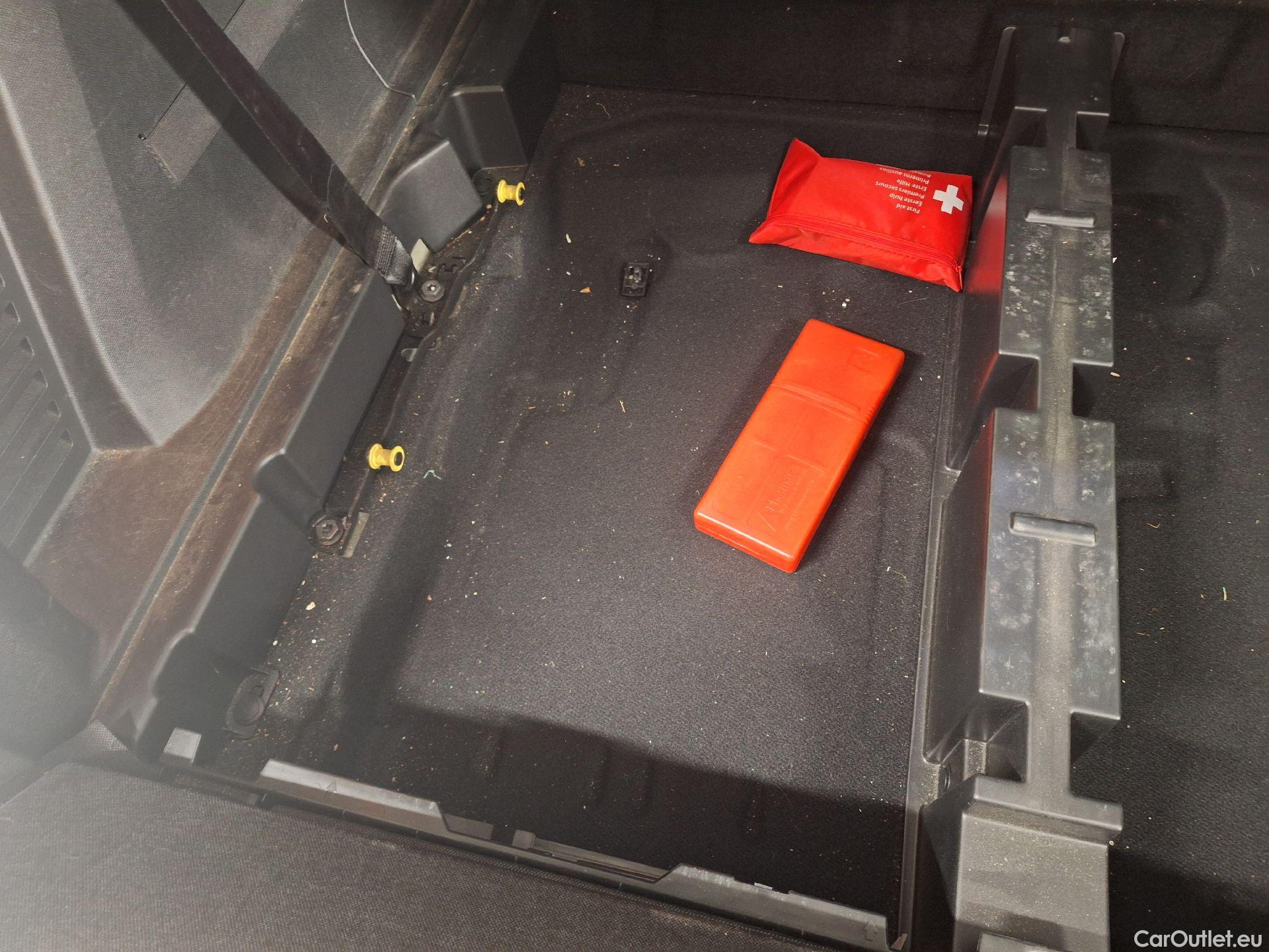  Peugeot  5008 Peugeot,  '16, Peugeot  1.5 BlueHDi 96kW S&S EAT8 Allure 5d #11