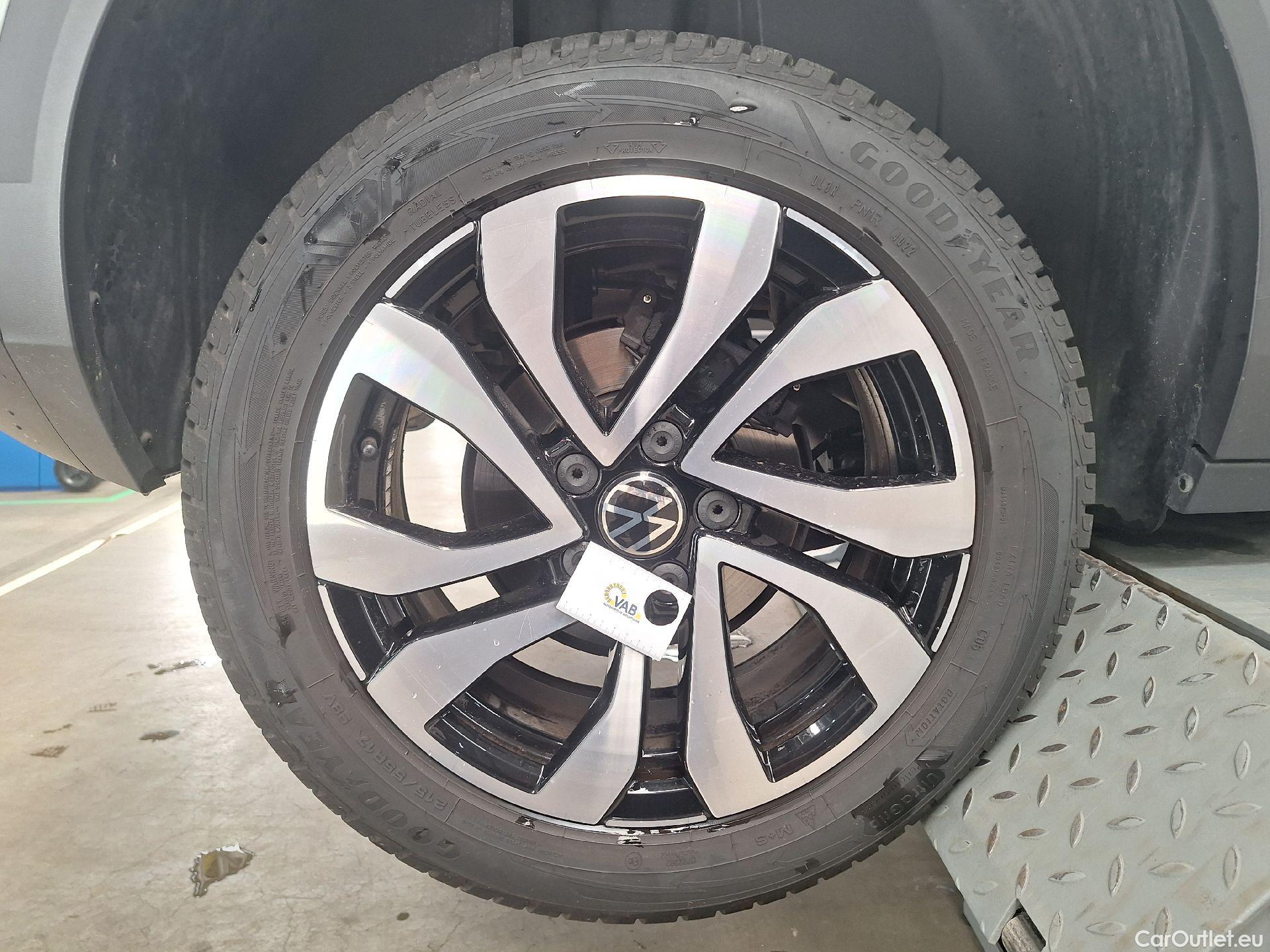  Volkswagen  T-ROC VW,  '17, Volkswagen  1.0 TSI Active 5d #59